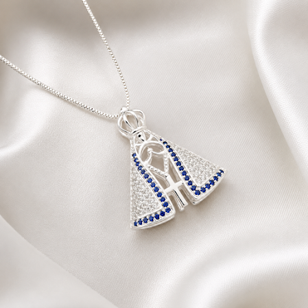GARGANTILHA NOSSA SENHORA DETALHES AZUL E CRISTAL BANHO PRATA.